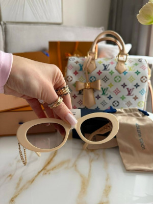 Солнцезащитные очки #23324631