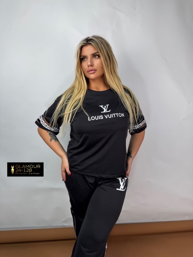 Спортивный костюм 22940570