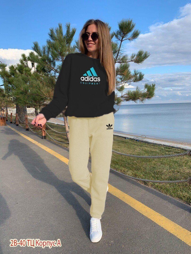 Спортивный костюм 22944859