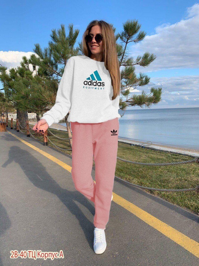 Спортивный костюм 22944859