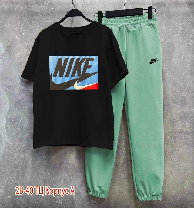 Спортивный костюм 22945534