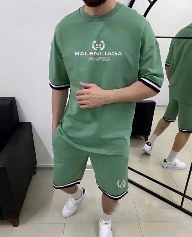 Спортивный костюм 22949570