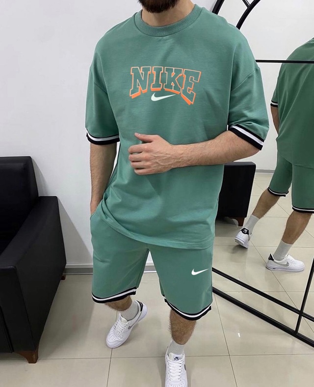 Спортивный костюм 22949439