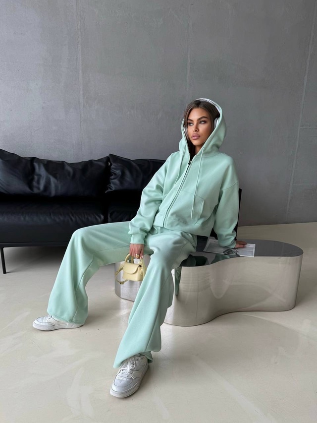 Спортивный костюм 22951263