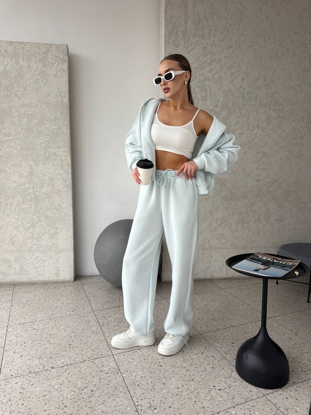 Спортивный костюм 22951257