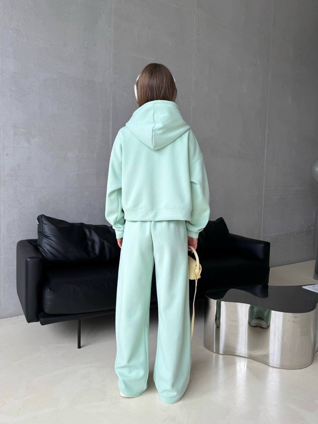 Спортивный костюм 22951263