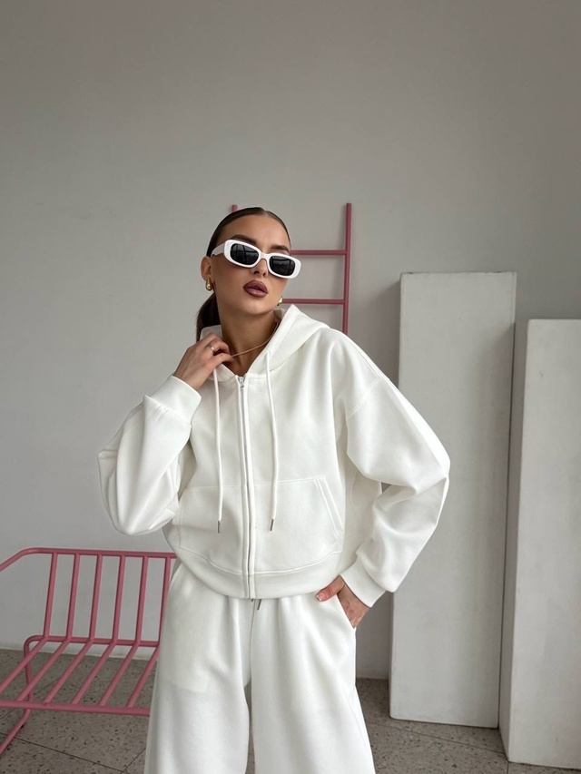 Спортивный костюм 22951257