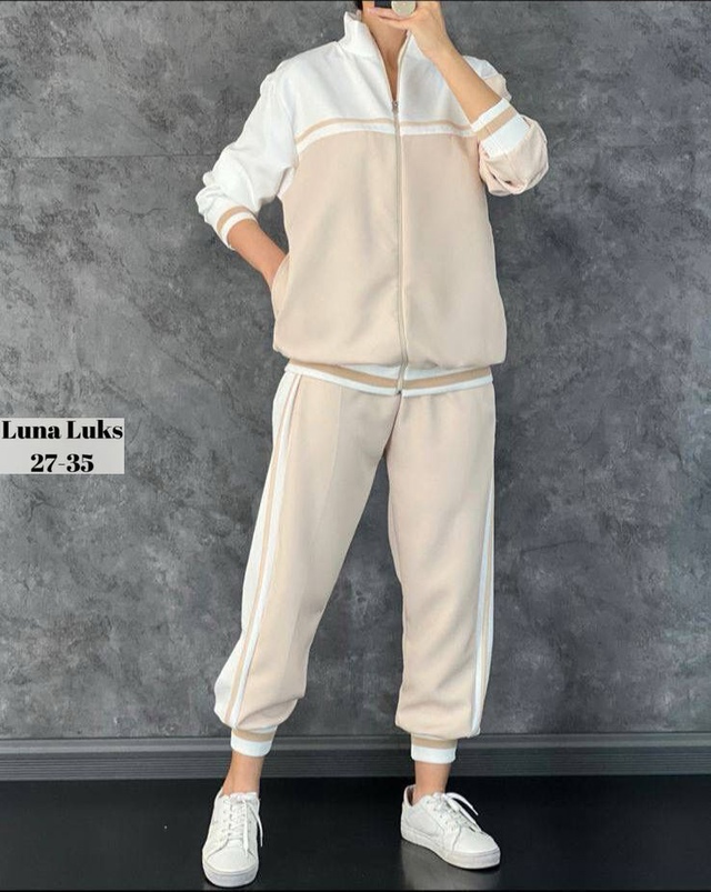 Спортивный костюм 22950950