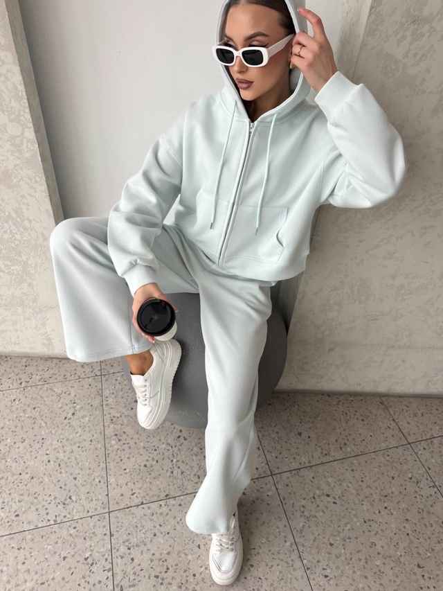 Спортивный костюм 22951257