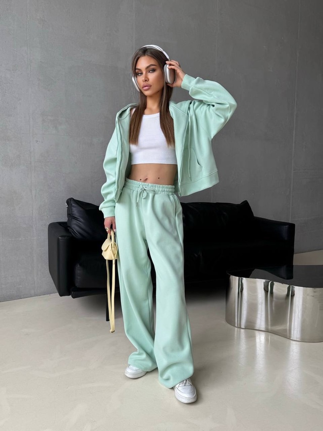 Спортивный костюм 22951263