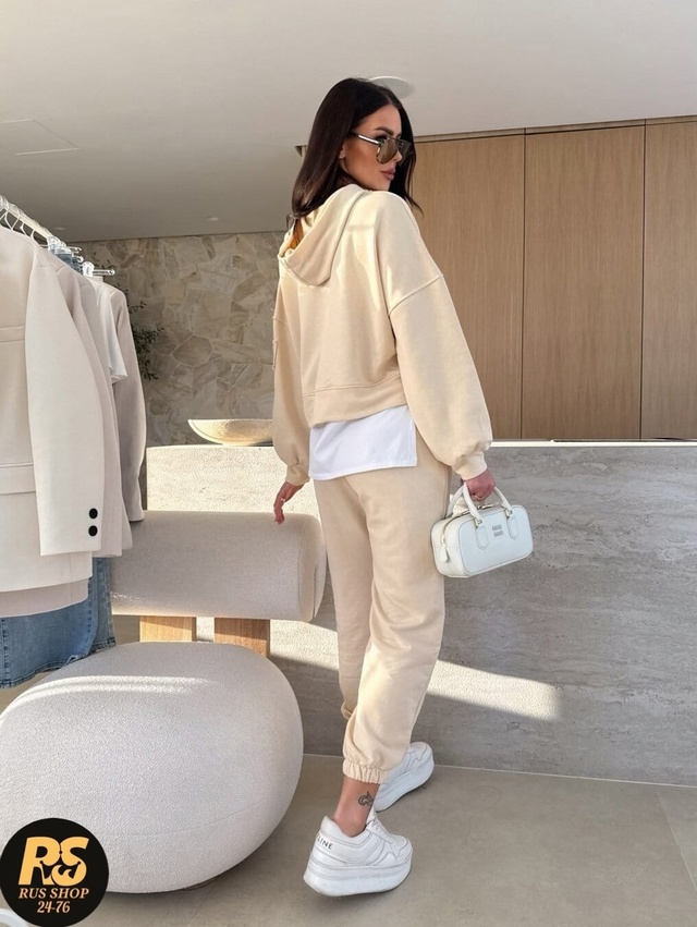 Спортивный костюм 22957218