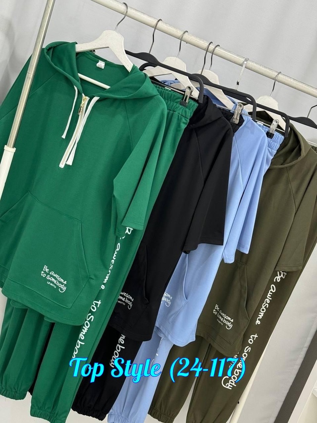 Спортивный костюм 22960555