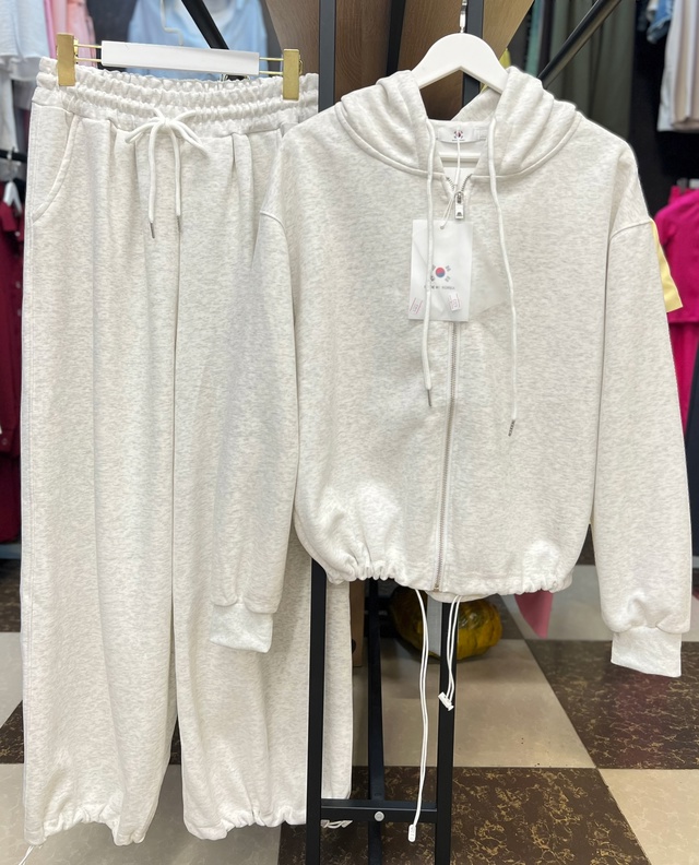 Спортивный костюм 22961325