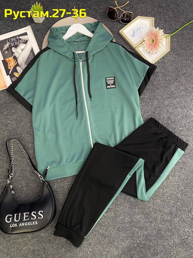 Спортивный костюм 22964491