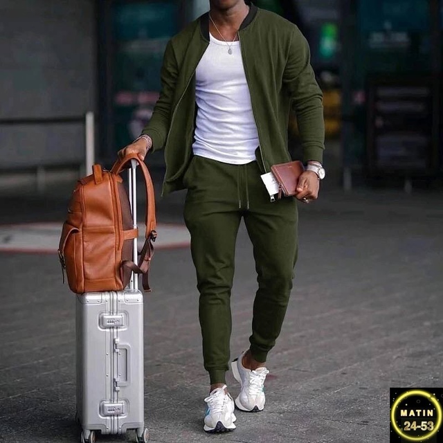 Спортивный костюм 22971088