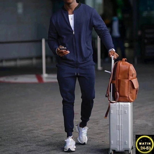 Спортивный костюм 22971088