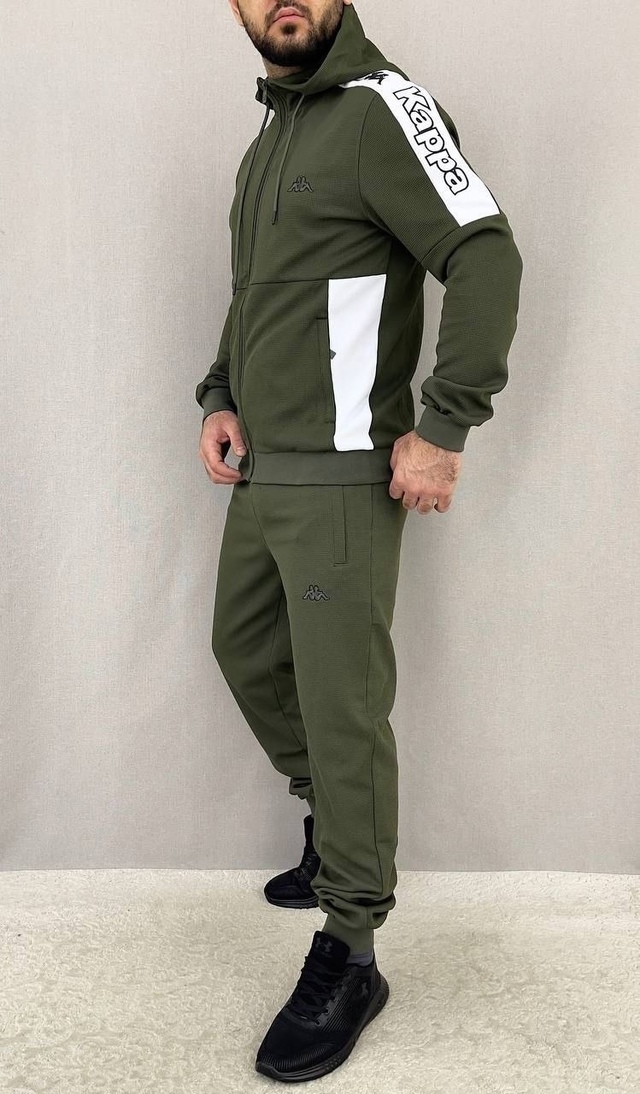 Спортивный костюм 22972088