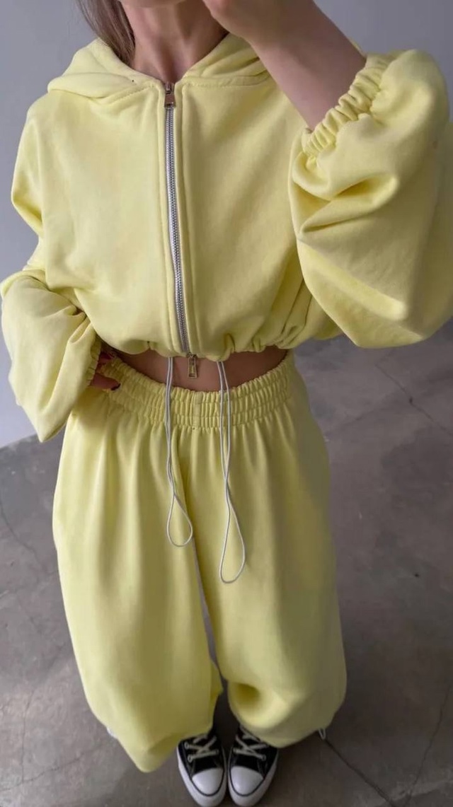 Спортивный костюм 22973491