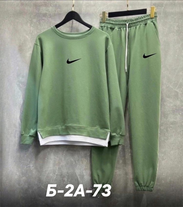 Спортивный костюм 22984420