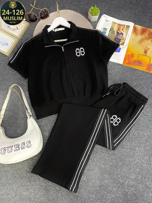 Спортивный костюм 22985704