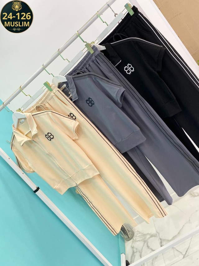 Спортивный костюм 22985704