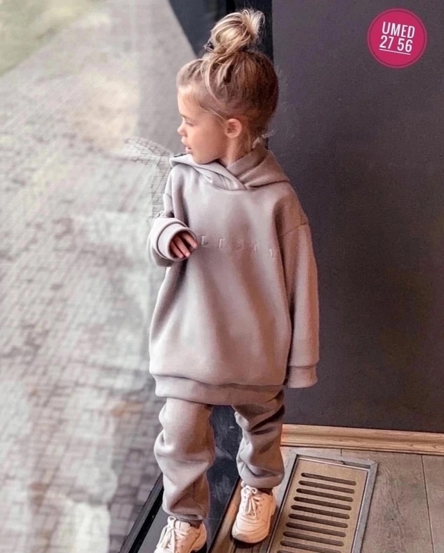 Спортивный костюм 22988437