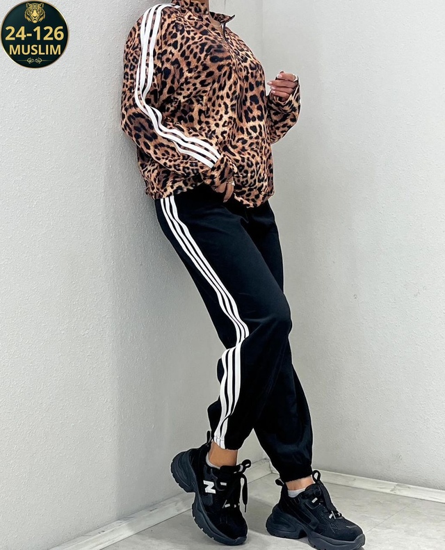 Спортивный костюм 22993604