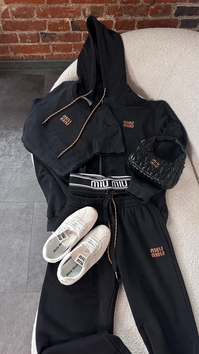 Спортивный костюм 22994709