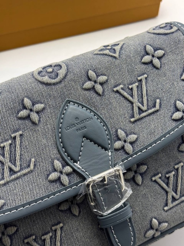 Джинсы 22995638