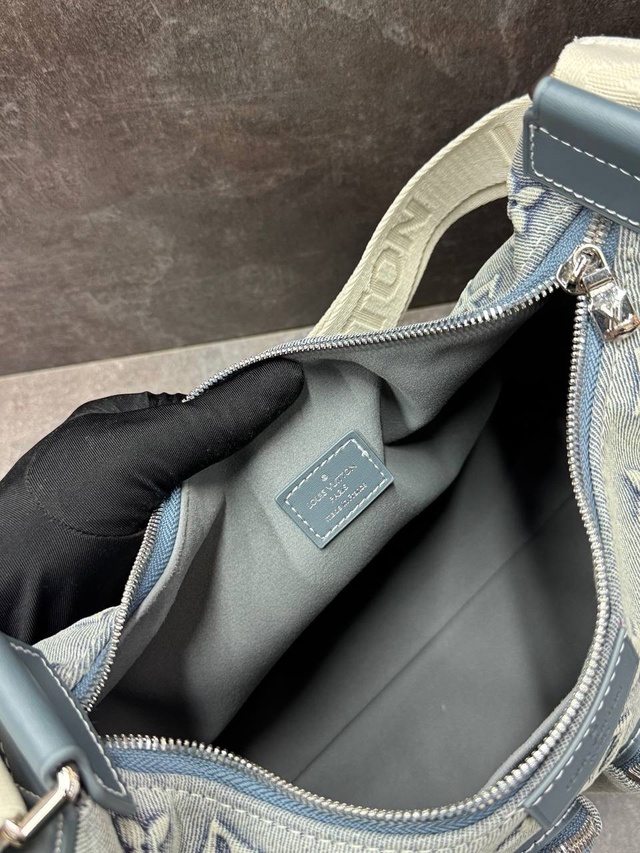 Джинсы 22997092