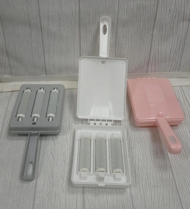 Ролик щетка для удаления шерсти и волос с ковров и диванов 23004127