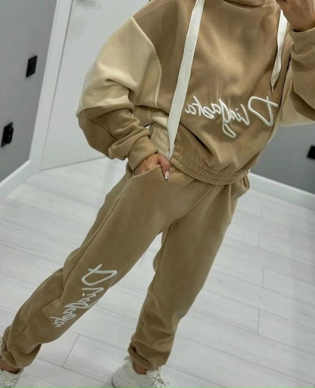 Спортивный костюм 23027191