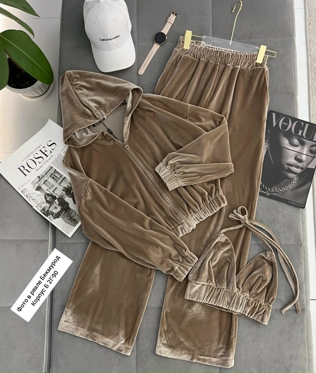 Спортивный костюм 23048354