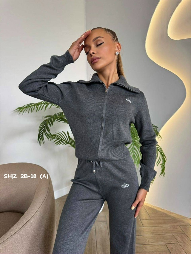 Спортивный костюм 23058387