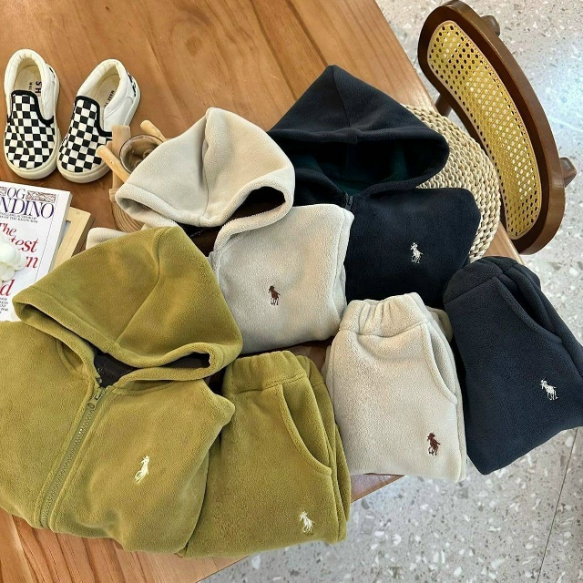 Спортивный костюм 23060630