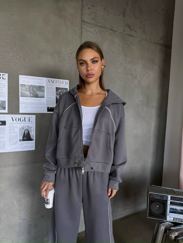 Спортивный костюм 23065397