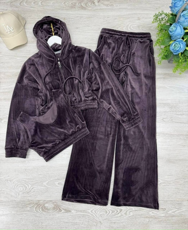 Спортивный костюм 23069945