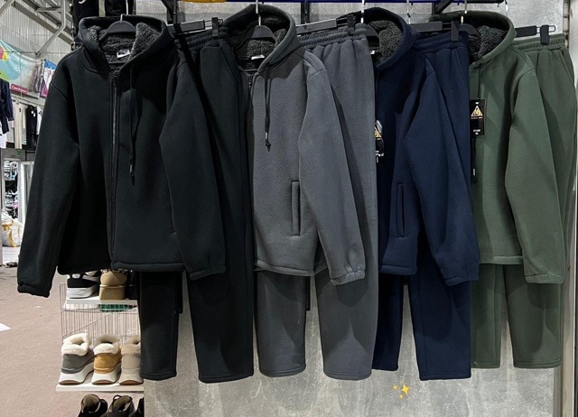 Спортивный костюм 23084869