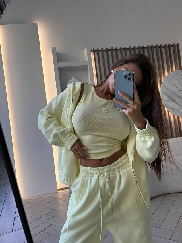 Спортивный костюм 23084497