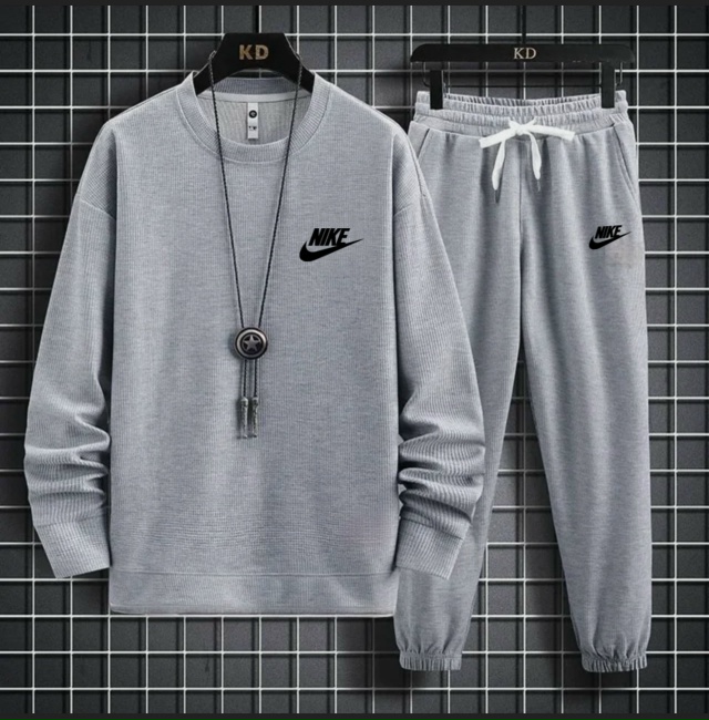 Спортивный костюм 23084765