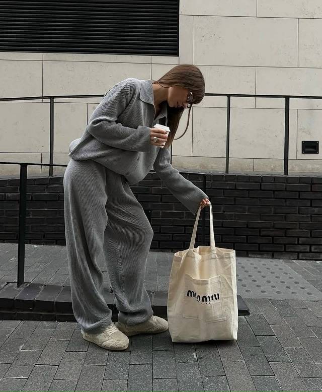 Спортивный костюм 23083862