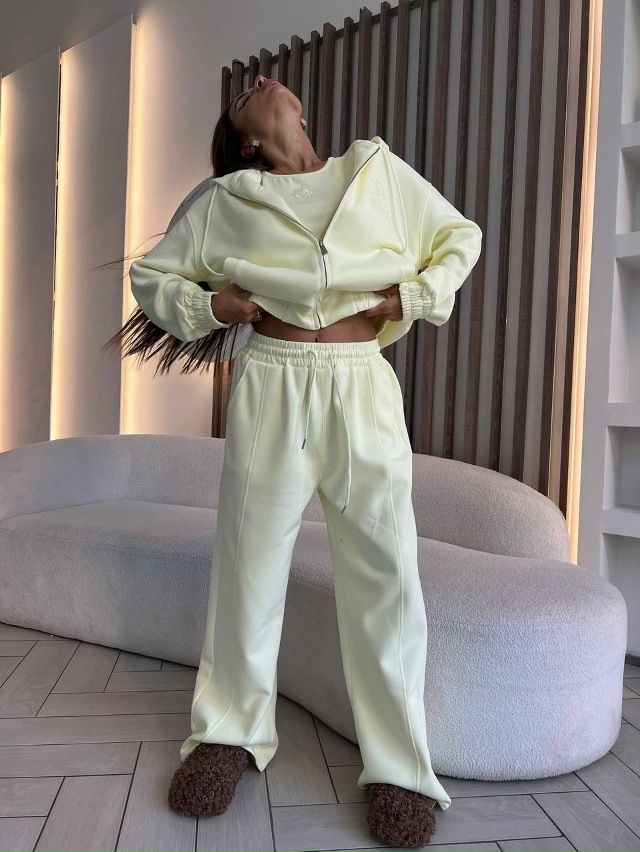 Спортивный костюм 23084497