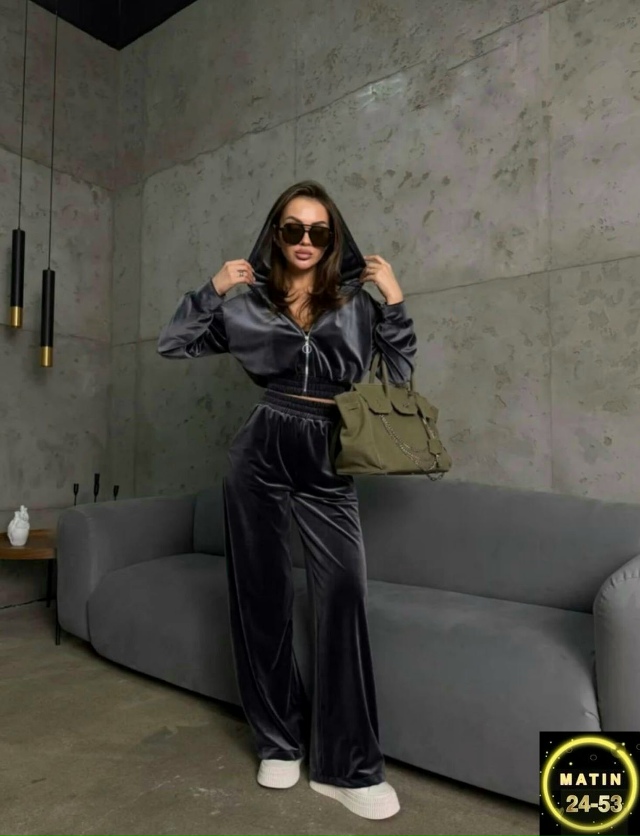 Спортивный костюм 23090044