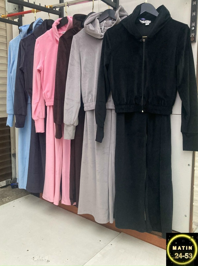 Спортивный костюм 23090044