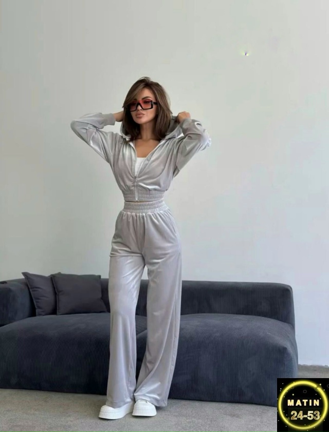 Спортивный костюм 23090044