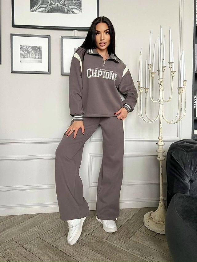 Спортивный костюм 23122696