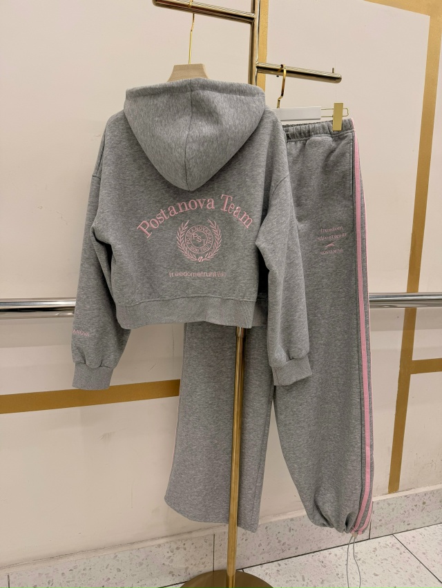 Спортивный костюм 23126574