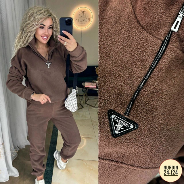 Спортивный костюм 23130770