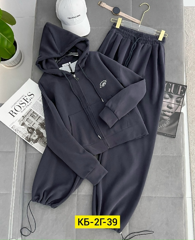 Спортивный костюм 23135339