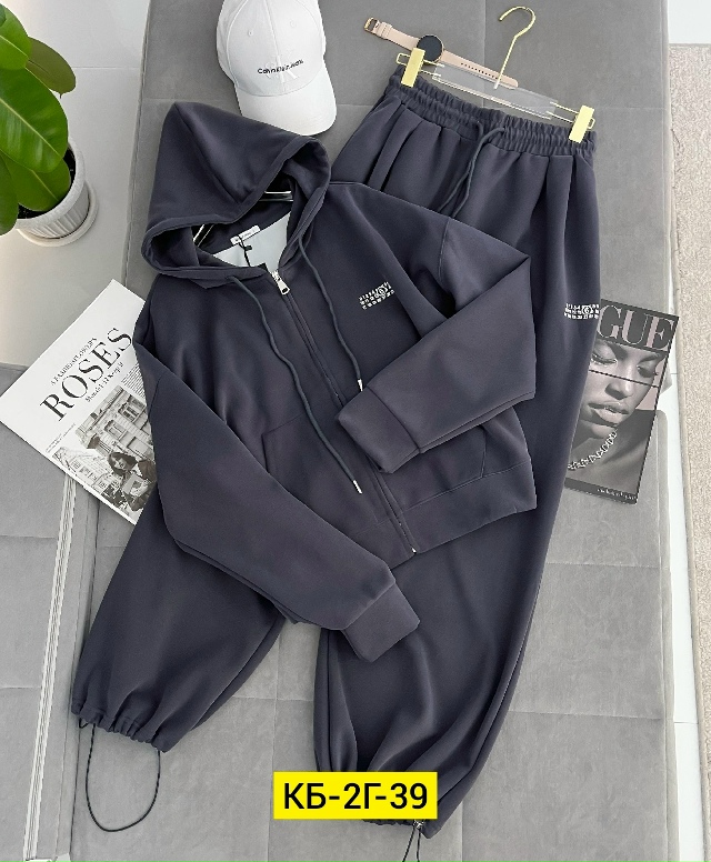 Спортивный костюм 23135339